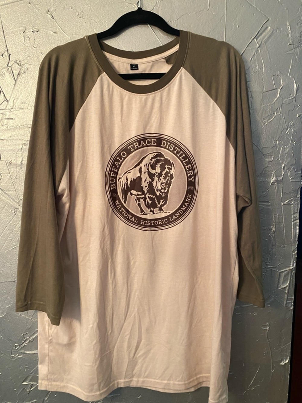 Buffalo Trace Raglan T-Shirt - Olive/cream